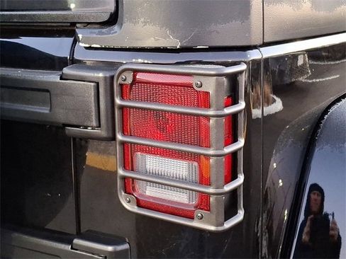 Used 2016 Jeep Wrangler Sahara image 19