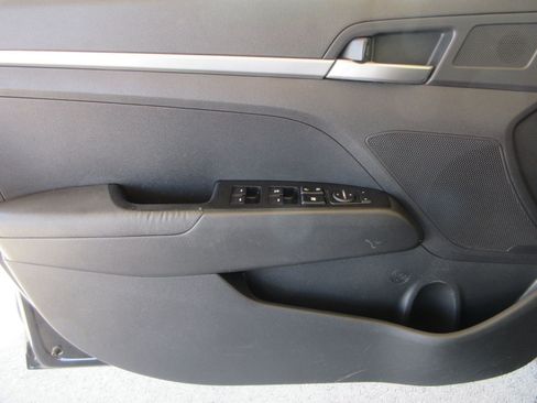 Used 2019 Hyundai Elantra SE w/ Cargo Package FWD image 25