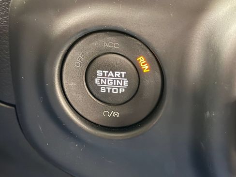 Used 2023 Jeep Wrangler Unlimited Sahara AWD/4WD image 14