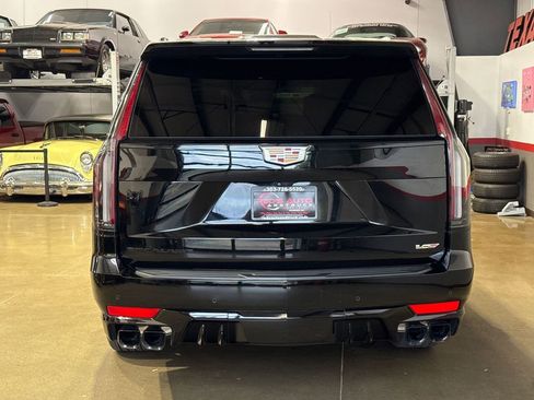 Used 2023 Cadillac Escalade ESV V image 6