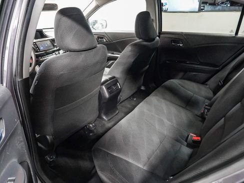 Used 2017 Honda Accord EX image 19