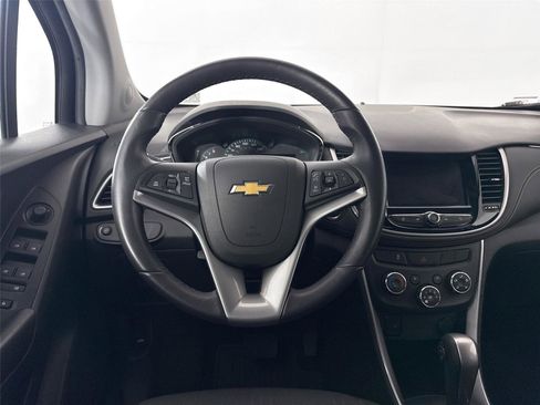 Used 2022 Chevrolet Trax LT w/ LT Convenience Package image 28