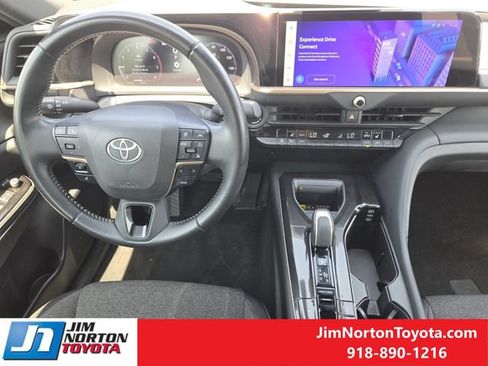 Used 2024 Toyota Crown AWD/4WD image 27