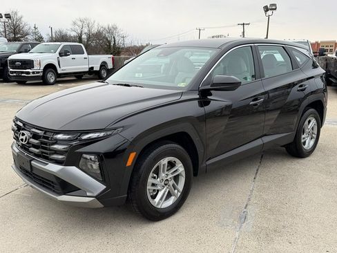 Used 2025 Hyundai Tucson SE image 12