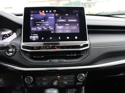 Used 2024 Jeep Compass Latitude w/ Altitude Special Edition image 17