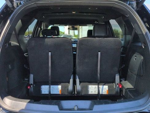 Used 2019 Ford Explorer XLT w/ XLT Sport Appearance Package AWD/4WD image 17