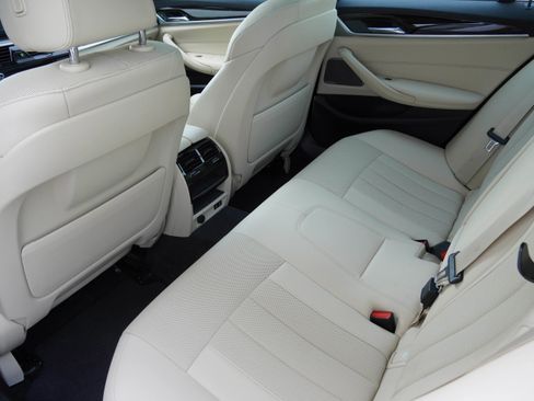 Used 2021 BMW 540i w/ Premium Package image 35