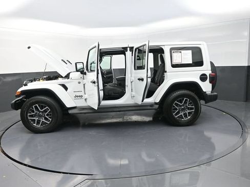 Used 2024 Jeep Wrangler Unlimited Sahara AWD/4WD image 32