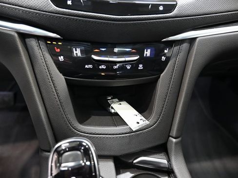 Used 2025 Cadillac XT5 Premium Luxury image 18