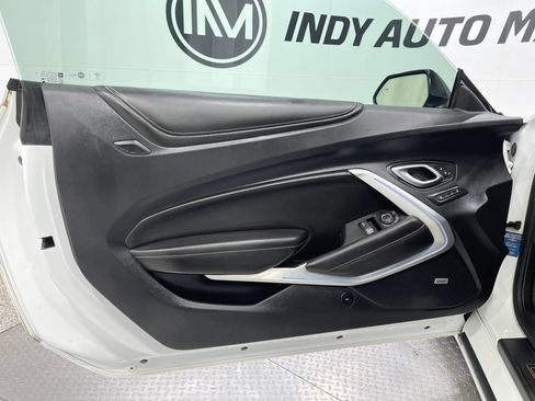 Used 2018 Chevrolet Camaro SS RWD image 15