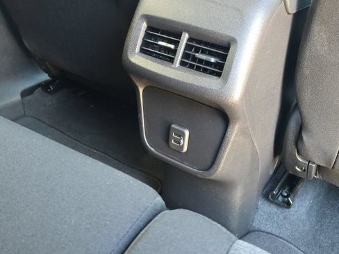 Used 2024 Chevrolet Equinox LT FWD image 13