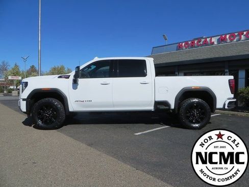 Used 2025 GMC Sierra 2500 AT4 image 2