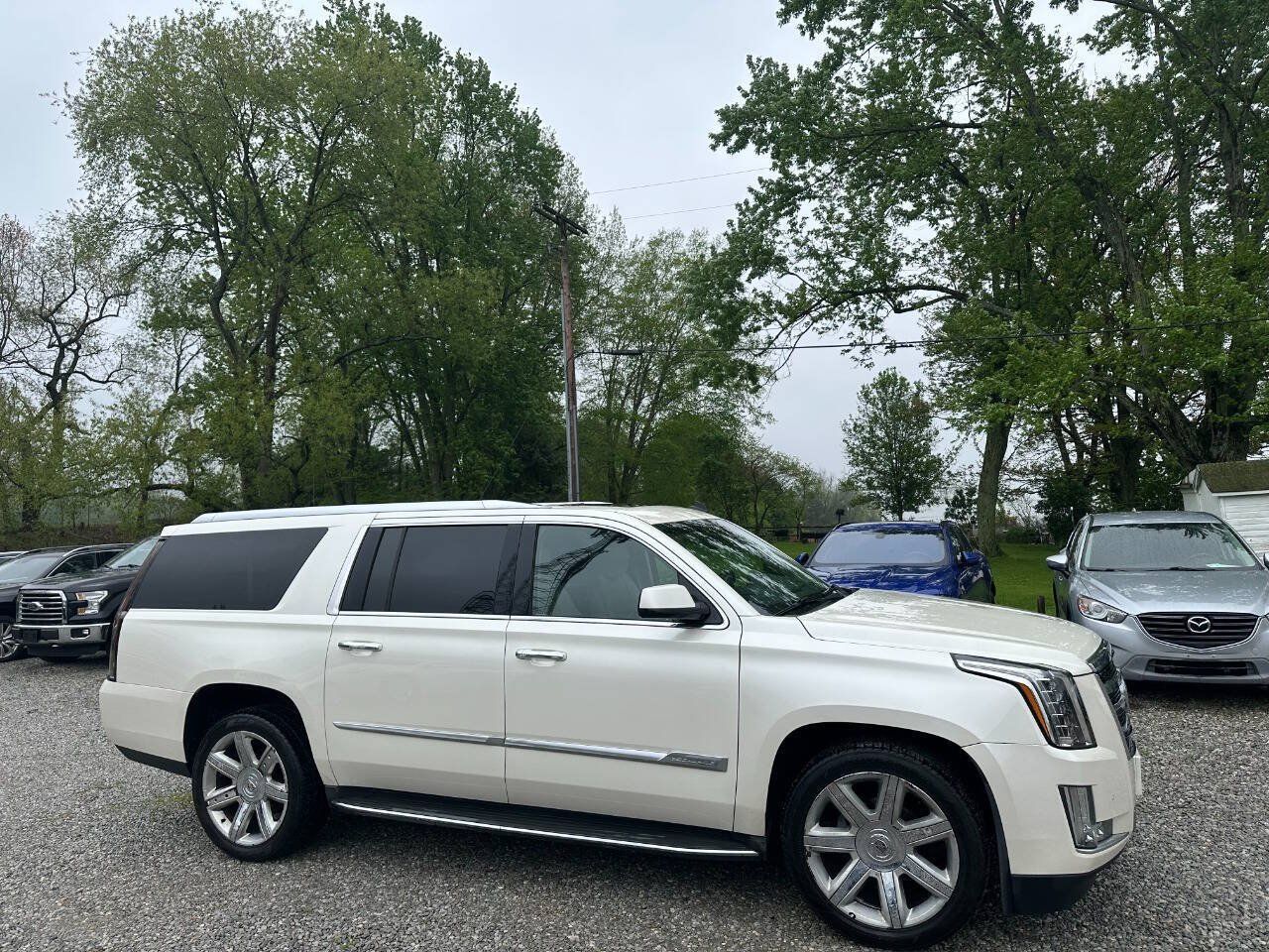 Used 2015 Cadillac Escalade ESV Luxury AWD/4WD image 4