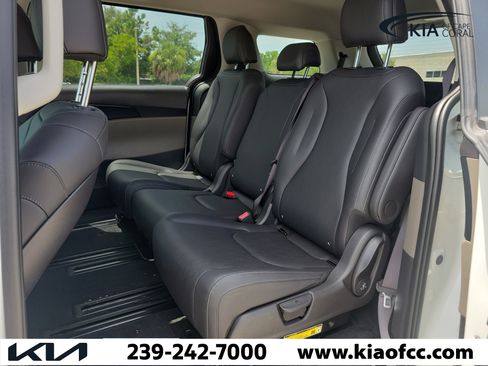 New 2026 Kia Carnival FWD image 11