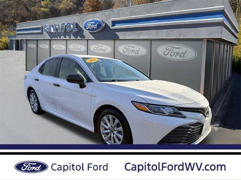 Used 2020 Toyota Camry LE image 1