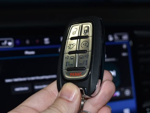 Used 2025 Chrysler Voyager LX FWD image 16