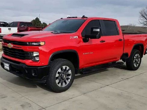 Used 2024 Chevrolet Silverado 2500 Custom w/ Custom Value Package image 5