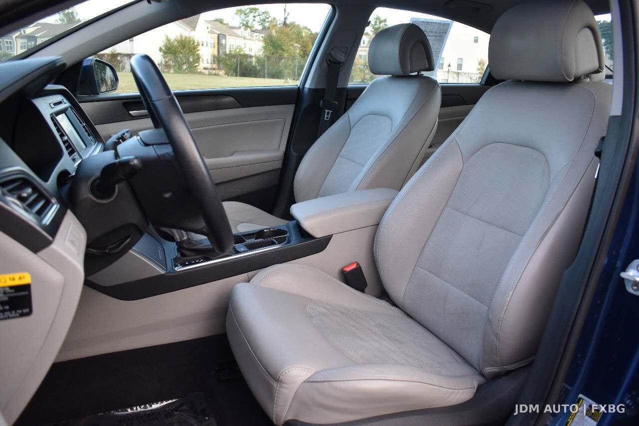 Used 2017 Hyundai Sonata Sport w/ Value Edition Package 02 FWD image 12
