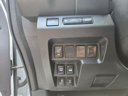 Used 2024 Nissan Frontier PRO-4X w/ Technology Package AWD/4WD image 15