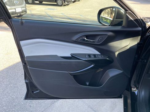 Used 2025 Chevrolet Trax LT image 20