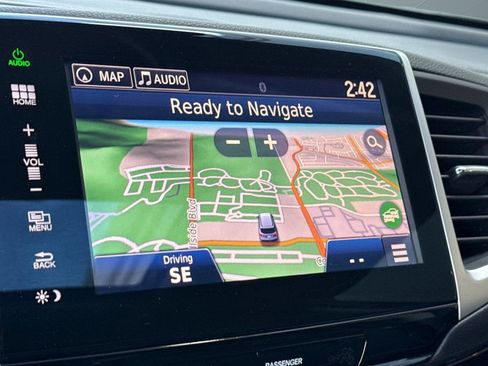 Used 2016 Honda Pilot Touring image 25