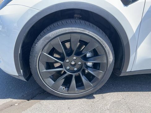 Used 2023 Tesla Model Y Long Range AWD/4WD image 13