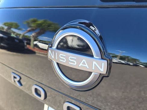 Used 2024 Nissan Rogue SL w/ SL Premium Package FWD image 11