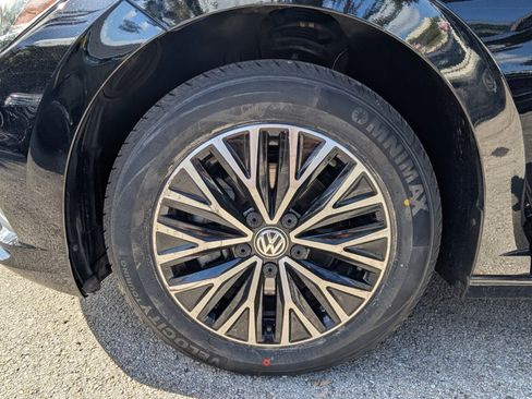 Used 2020 Volkswagen Jetta SE w/ SE Cold Weather Package image 17