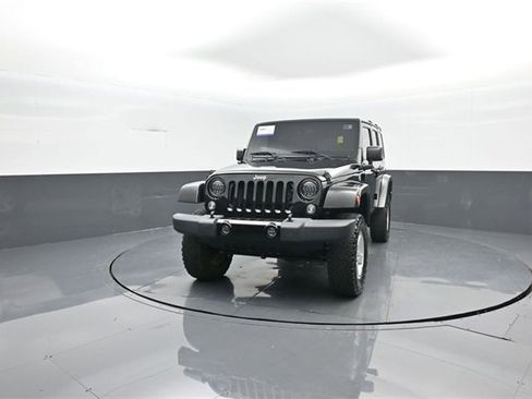 Used 2017 Jeep Wrangler Unlimited Sahara image 3