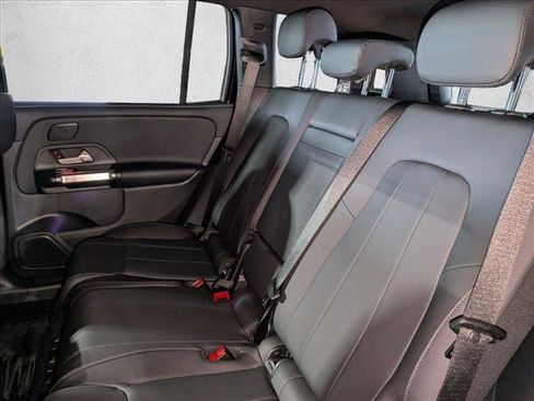 Used 2025 Mercedes-Benz GLB 250 4MATIC image 21