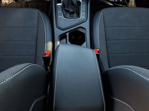 Certified 2022 Volkswagen Taos SE image 23