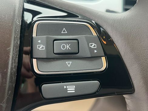 Used 2013 Volkswagen Touareg TDI AWD/4WD image 33