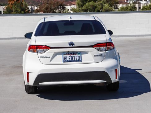 Used 2021 Toyota Corolla LE w/ Carpet Mat Package (TMS) FWD image 5