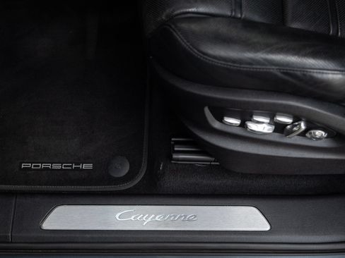 Certified 2019 Porsche Cayenne AWD/4WD image 21
