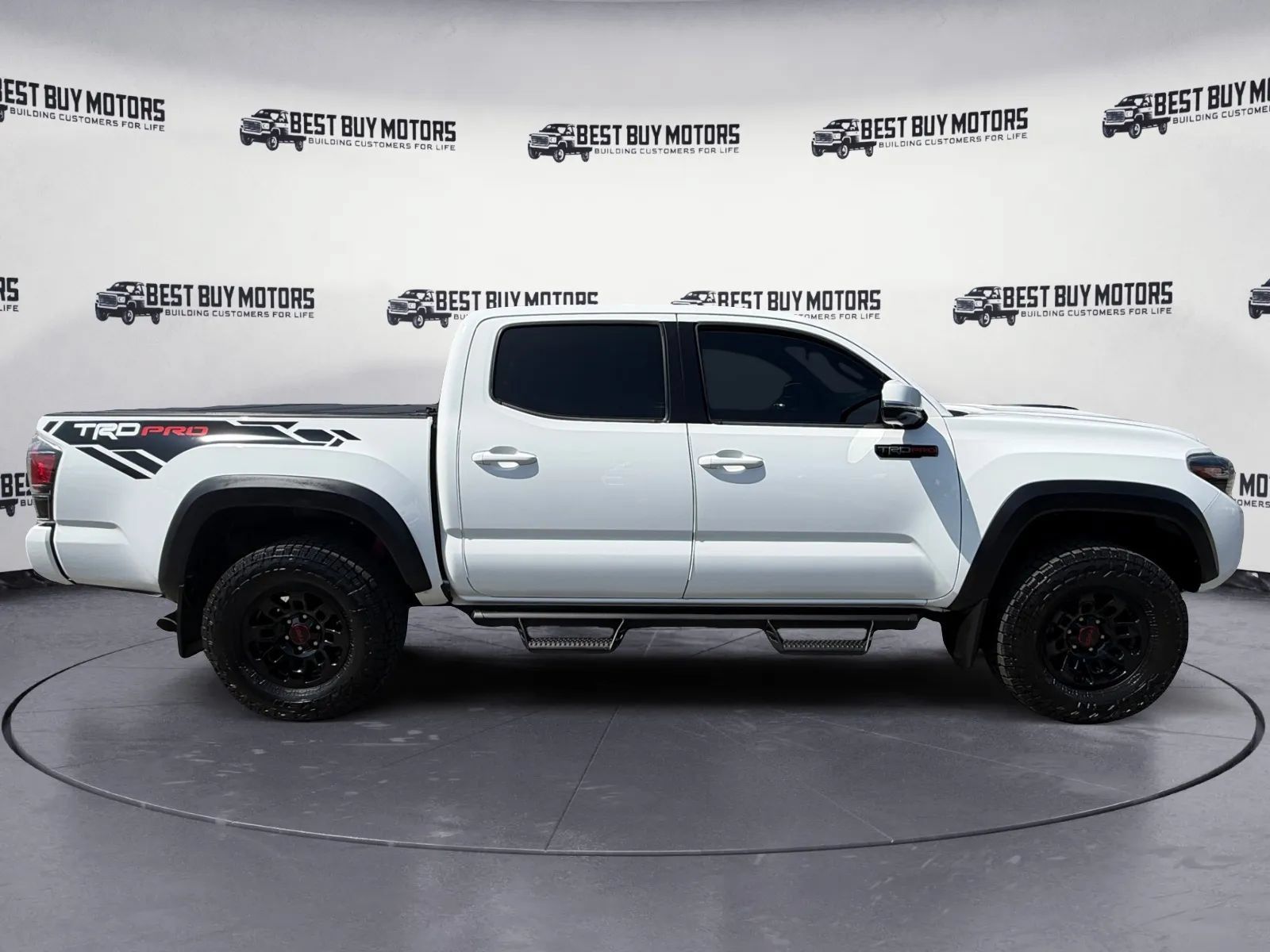 Used 2018 Toyota Tacoma TRD Pro AWD/4WD image 9