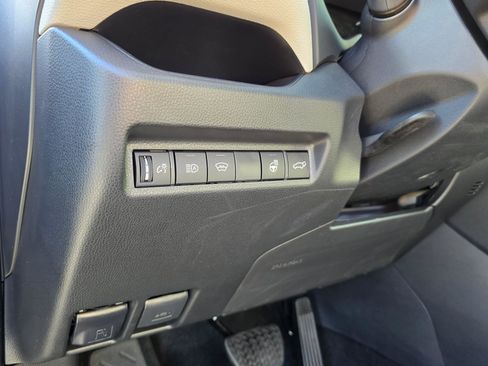 Used 2025 Toyota RAV4 XLE image 21