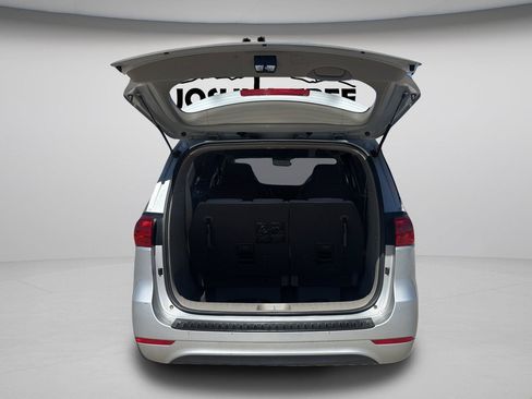 Used 2018 Kia Sedona L FWD image 28