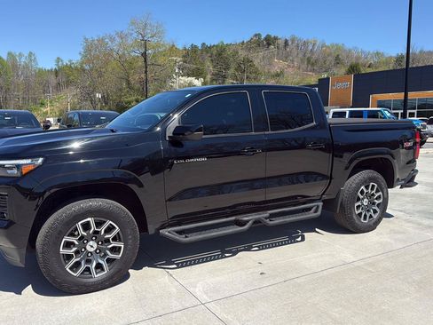 Used 2023 Chevrolet Colorado Z71 w/ Z71 Convenience Package 2 AWD/4WD image 12