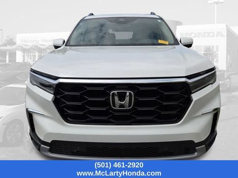 Used 2025 Honda Pilot Touring image 3
