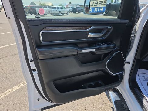Used 2019 RAM 1500 Laramie AWD/4WD image 13