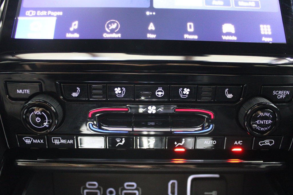 Used 2022 Jeep Grand Cherokee Trailhawk AWD/4WD image 35