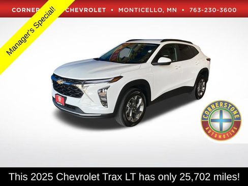 Used 2025 Chevrolet Trax LT w/ LT Convenience Package FWD image 1