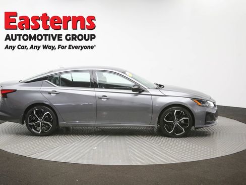 Used 2023 Nissan Altima 2.5 SR FWD image 44