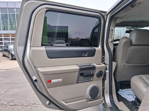 Used 2003 HUMMER H2 w/ Preferred Equipment Group AWD/4WD image 12