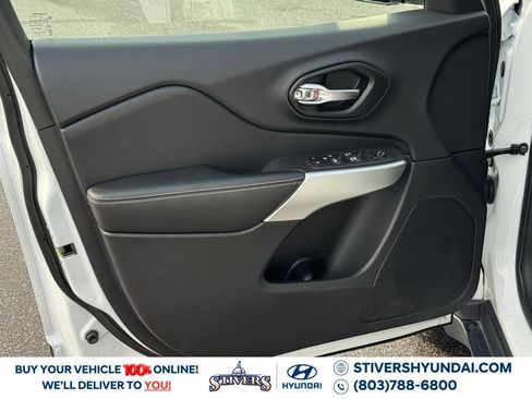 Used 2022 Jeep Cherokee Latitude w/ Sun & Sound Group AWD/4WD image 26