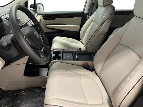 New 2026 Honda Odyssey Touring image 14