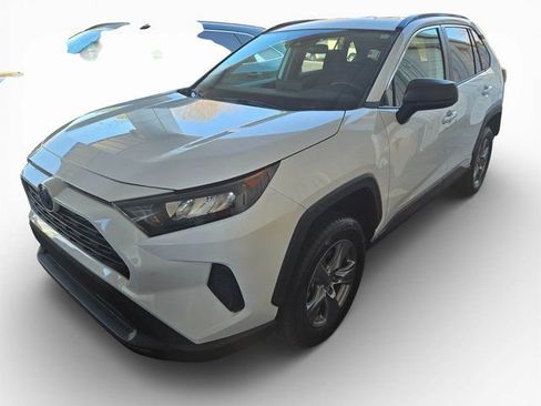 Used 2022 Toyota RAV4 LE image 8