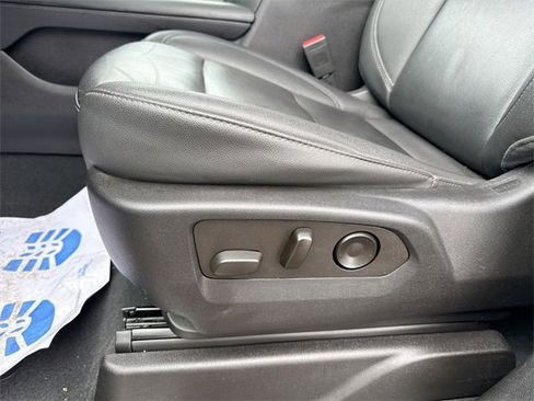 Used 2022 Chevrolet Tahoe Z71 w/ Luxury Package image 12