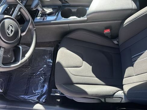 Used 2025 Hyundai Elantra SEL FWD image 22