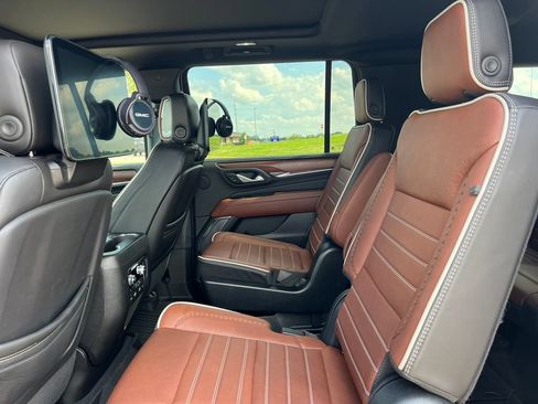 Used 2023 GMC Yukon XL Denali Ultimate w/ LPO, Floor Liner Package AWD/4WD image 5